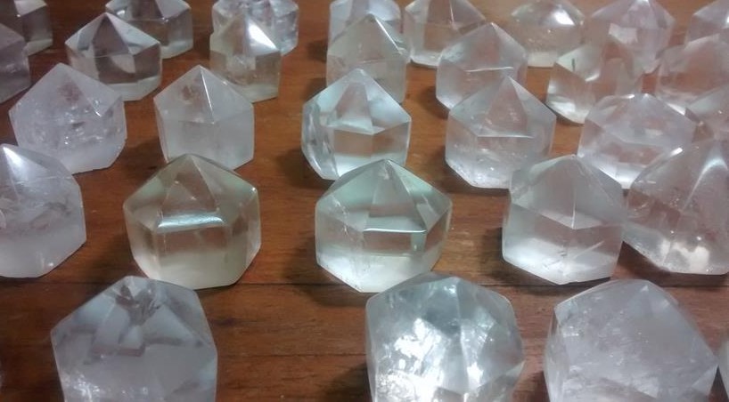 Stones from Uruguay - Polished Clear Crystal Point(3x3x3cm)