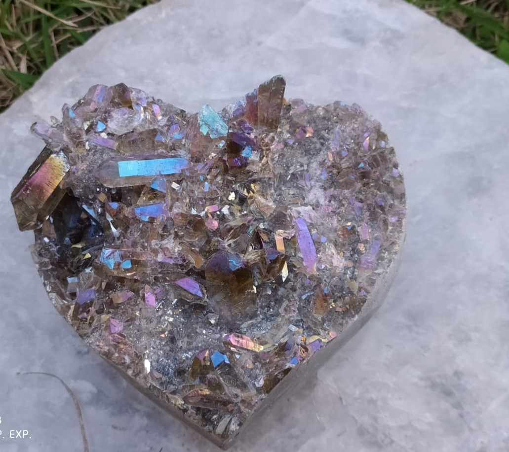 Stones from Uruguay - ANGEL AURA SMOKY QUARTZ CLUSTER HEARTS