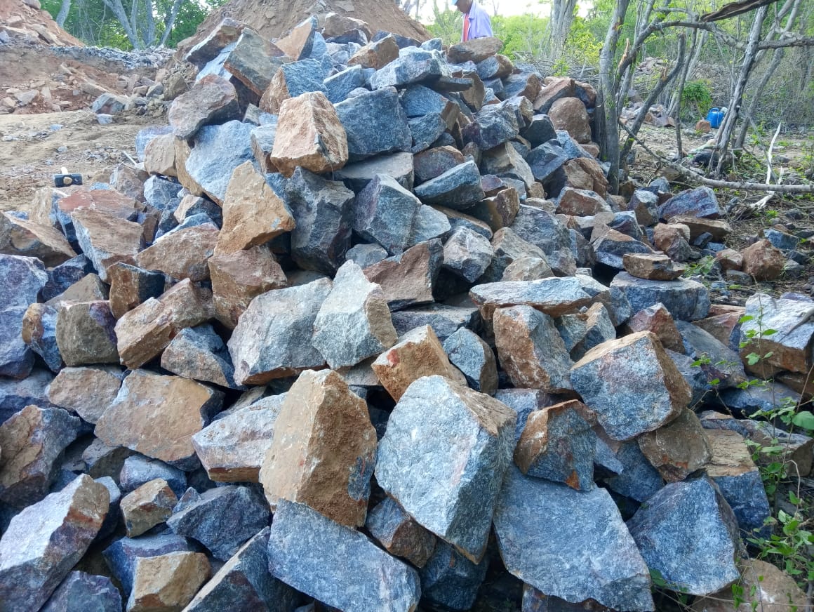 Stones from Uruguay - Rough Grey Quartz - Gray Quartz - Raw Quartz