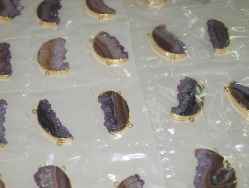Stones from Uruguay - Amethyst Round Slices Connector