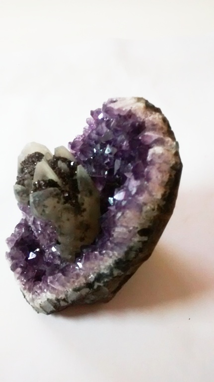 Stones from Uruguay - AMETHYST SPECIAL PIECE WITH CALCITE