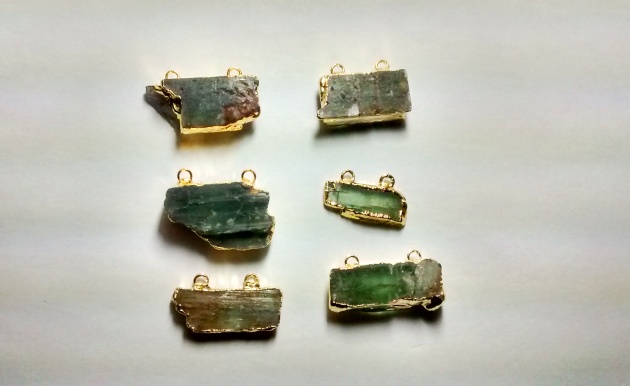 Stones from Uruguay - Gold Plated Green Kyanite Connectors, Size 10-20mm