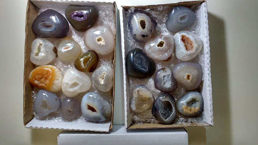 Stones from Uruguay - Boxes with Small Agate Druzy Hert