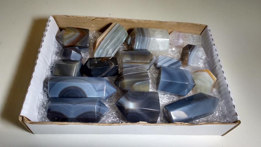 Stones from Uruguay - Box with  Small  Striped Agate Point