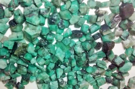 Stones from Uruguay - Rough Emerald 