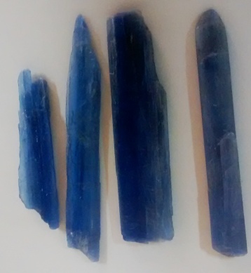 Stones from Uruguay - Blue Kyanite Healing Crystal  over 7cm -  Blue kyanite Gemstone